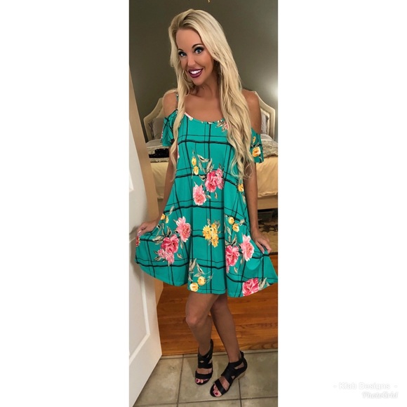 ๐LAST 2! Contrast Floral Cold Shoulder Dress! - Picture 2 of 4